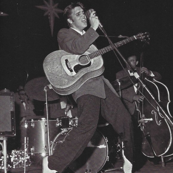 Life Magazine Special Edition 2009: Remembering Elvis - The King at 75 - Picture 2 of 9